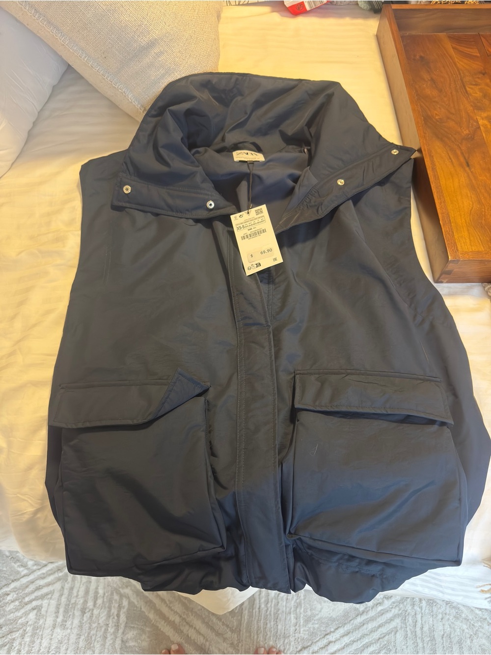 Zara Women's Navy Hooded Puffer Vest